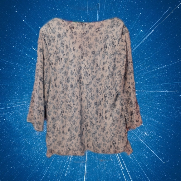 18/20 Floral low cut top. Very detailed - Picture 3 of 3